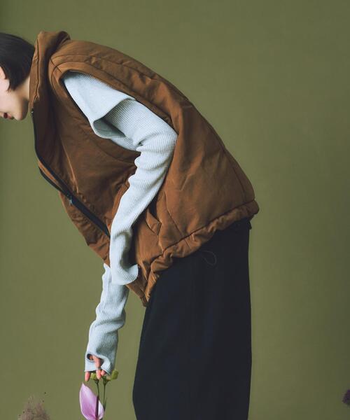 THE GOODLAND MARKET（ザグッドランドマーケット）の「cwtch　HIGHNECK VEST（ダウンベスト・レディース・ブラック/ベージュ・FREE）」の4枚目の写真