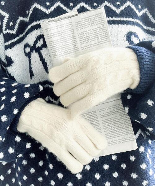 WEGO(ウィゴー)の「WEGO/ケーブル編みニットグローブ(手袋・レディース・サックスブルー/ライトピンク/ブラック/オフホワイト/グレー/レッド・FREE)」の2枚目の写真