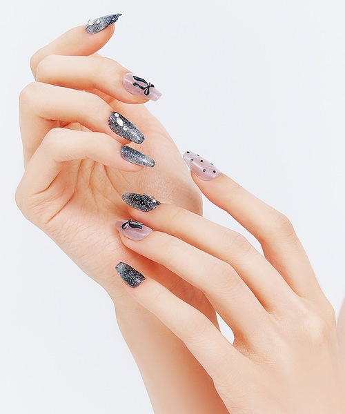 Beauty Connect(ビューティーコネクト)の「Ollio(オーリオ) ノーグルーネイル(ネイルシール/ネイルチップ・レディース・01 オーシャンダスク(アーモンド)/14 カカオクッキー(コフィン)/16 ファーストラブ(アーモンド)/17 スカイブルーム(アーモンド)/02 チャーミングチェック(アーモンド)/04 ダイヤモンドフラワー(アーモンド)/11 ルナネイビー(アーモンド)/13 グレーウィスパー(コフィン)/18 フラワーブーケ(アーモンド)/20 ブラックリボン(コフィン)/06 フェアリーバタフライ(コフィン)/07 ブラックメタル(コフィン)/08 ラストナイト(コフィン)/09 ブルーミングガーデン(コフィン)/22 ローズグロウ(コフィン)/23 ラベンダースパーク(コフィン)/15 ウォーターストロベリー(アーモンド)/24 ムーンライト(アーモンド)/03 フォールインラブ(アーモンド)/05 グレープシャーベット(アーモンド)/10 ジューシーピーチ(コフィン)/12 ミルキーウェイ(アーモンド)/19 スモーキーグロウ(コフィン)/21 スイートビター(コフィン)・FREE)」の3枚目の写真