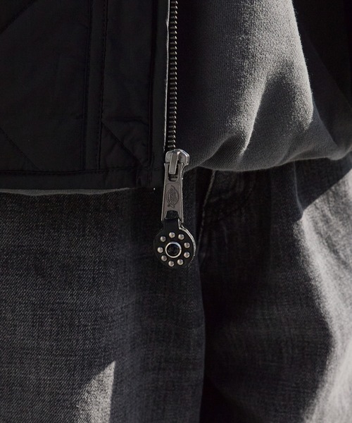 HTC(エイチティーシー)の「HTC/エイチティーシー DICKIES DIAMOND QUILT JACKET 花柄スタッズ ダイヤモンドキルト ジャケット(ブルゾン・メンズ・ブラック・M/L)」の2枚目の写真