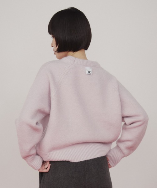duei(デュイ)の「ベーシックカラークルーネックニット(ニット/セーター・レディース・ブラック/ライトピンク/ライトブルー/イエロー・FREE)」の5枚目の写真