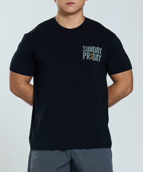KHAKI GRADO(カーキグラド)の「K.A.G サンデー PRデイ スタンダードフィット 半袖Tシャツ (ブラック)(Tシャツ/カットソー・メンズ・その他・LARGE/X-LARGE/XX-LARGE/MEDIUM)」の2枚目の写真