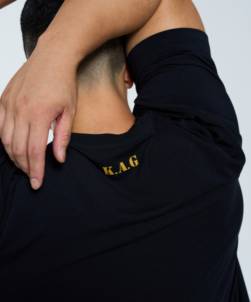 KHAKI GRADO(カーキグラド)の「K.A.G サンデー PRデイ スタンダードフィット 半袖Tシャツ (ブラック)(Tシャツ/カットソー・メンズ・その他・LARGE/X-LARGE/XX-LARGE/MEDIUM)」の3枚目の写真