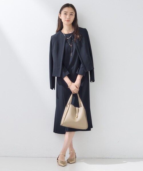 INDIVI（インディヴィ）の「【上品光沢／セレモニー／SETUP可能】スタイルUPワンピース（ワンピース・レディース・ネイビー/ベージュ系5・36/19/15 /13/40/38/05）」の6枚目の写真