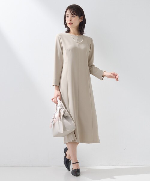 INDIVI（インディヴィ）の「【上品光沢／セレモニー／SETUP可能】スタイルUPワンピース（ワンピース・レディース・ネイビー/ベージュ系5・36/19/15 /13/40/38/05）」の9枚目の写真