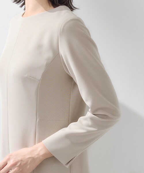 INDIVI（インディヴィ）の「【上品光沢／セレモニー／SETUP可能】スタイルUPワンピース（ワンピース・レディース・ネイビー/ベージュ系5・36/19/15 /13/40/38/05）」の17枚目の写真