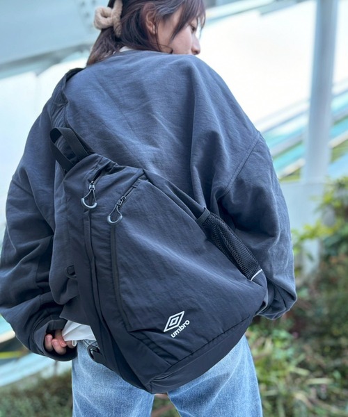 UMBRO/アンブロ 別注 ロゴ刺繍 ワンショルダーバッグ ボディバッグ