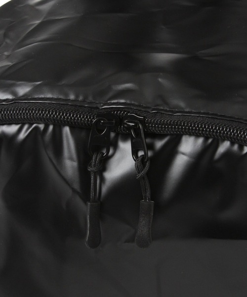 LAKOLE（ラコレ）の「メタルカラーパッカブルリュック / 634916（バックパック/リュック・レディース・その他1/ブラック・FREE）」の6枚目の写真