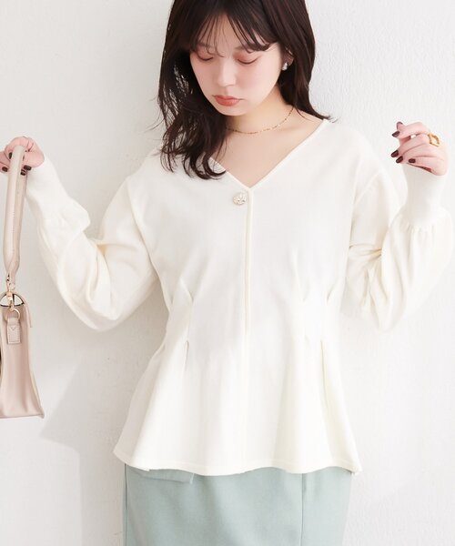 natural couture（ナチュラルクチュール）の「〈osono〉タックペプラムニット（ニット/セーター・レディース・ラベンダー/ネイビー/オフホワイト/ブラック・FREE）」の2枚目の写真