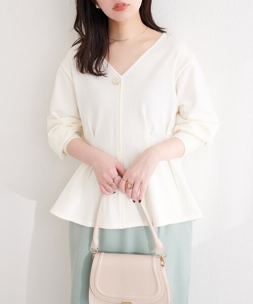 natural couture（ナチュラルクチュール）の「〈osono〉タックペプラムニット（ニット/セーター・レディース・ラベンダー/ネイビー/オフホワイト/ブラック・FREE）」の5枚目の写真