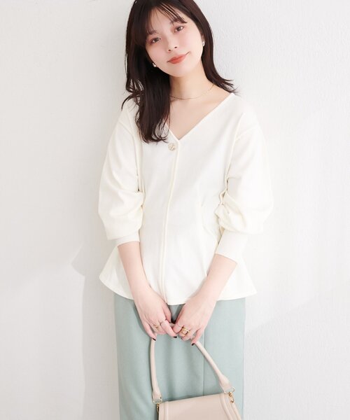 natural couture（ナチュラルクチュール）の「〈osono〉タックペプラムニット（ニット/セーター・レディース・ラベンダー/ネイビー/オフホワイト/ブラック・FREE）」の7枚目の写真