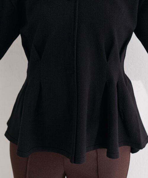natural couture（ナチュラルクチュール）の「〈osono〉タックペプラムニット（ニット/セーター・レディース・ラベンダー/ネイビー/オフホワイト/ブラック・FREE）」の18枚目の写真