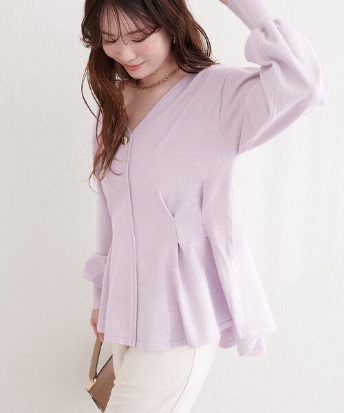 natural couture（ナチュラルクチュール）の「〈osono〉タックペプラムニット（ニット/セーター・レディース・ラベンダー/ネイビー/オフホワイト/ブラック・FREE）」の21枚目の写真