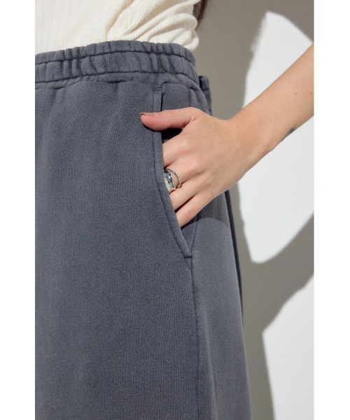 AZUL by moussy（アズールバイマウジー）の「ピグメント起毛裏毛Iラインスカート（スカート・レディース・ベージュ/ライトブラック・MEDIUM/SMALL）」の16枚目の写真