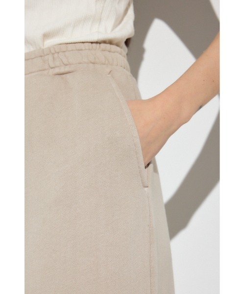 AZUL by moussy（アズールバイマウジー）の「ピグメント起毛裏毛Iラインスカート（スカート・レディース・ベージュ/ライトブラック・MEDIUM/SMALL）」の4枚目の写真
