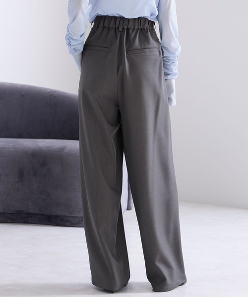 Elishe(エリシェ)の「ツータックワイドパンツ(スラックス・レディース・ベージュ系/アイボリー/チャコールグレー・0/1)」の8枚目の写真