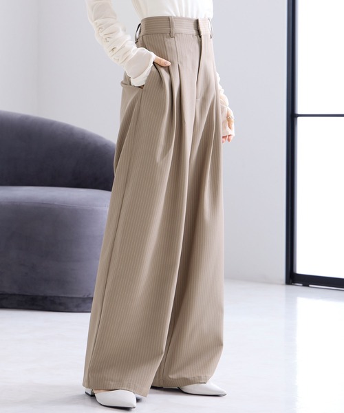 Elishe(エリシェ)の「ツータックワイドパンツ(スラックス・レディース・ベージュ系/アイボリー/チャコールグレー・0/1)」の14枚目の写真