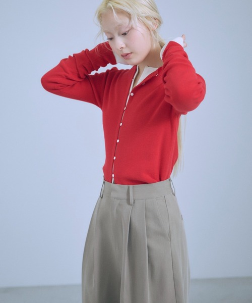 EN NEUME(エンノイム)の「Multi-button 2Way Knit(ニット/セーター・レディース・レッド/アイボリー/ブラック・FREE)」の3枚目の写真