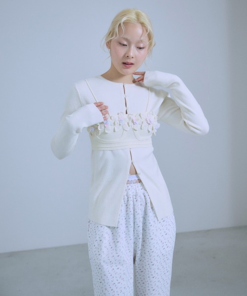 EN NEUME(エンノイム)の「Multi-button 2Way Knit(ニット/セーター・レディース・レッド/アイボリー/ブラック・FREE)」の1枚目の写真