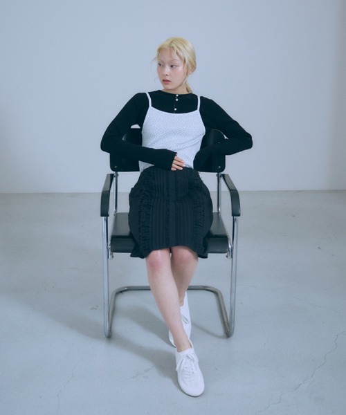 EN NEUME(エンノイム)の「Multi-button 2Way Knit(ニット/セーター・レディース・レッド/アイボリー/ブラック・FREE)」の13枚目の写真