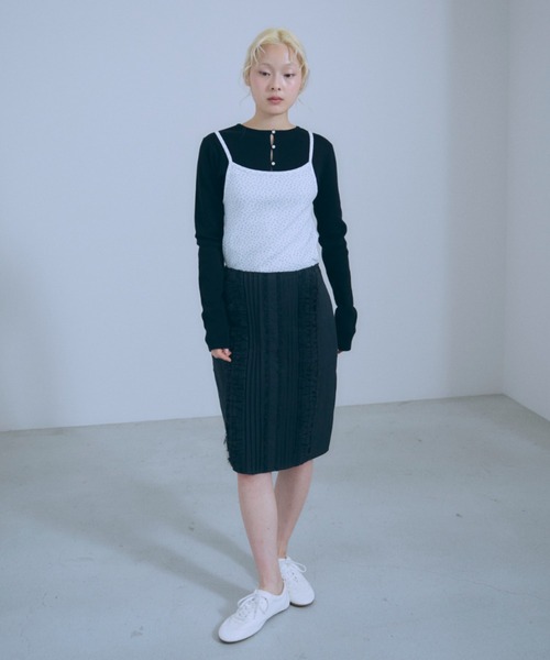 EN NEUME(エンノイム)の「Multi-button 2Way Knit(ニット/セーター・レディース・レッド/アイボリー/ブラック・FREE)」の17枚目の写真