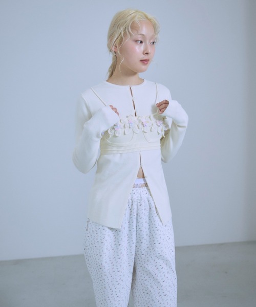 EN NEUME(エンノイム)の「Multi-button 2Way Knit(ニット/セーター・レディース・レッド/アイボリー/ブラック・FREE)」の4枚目の写真