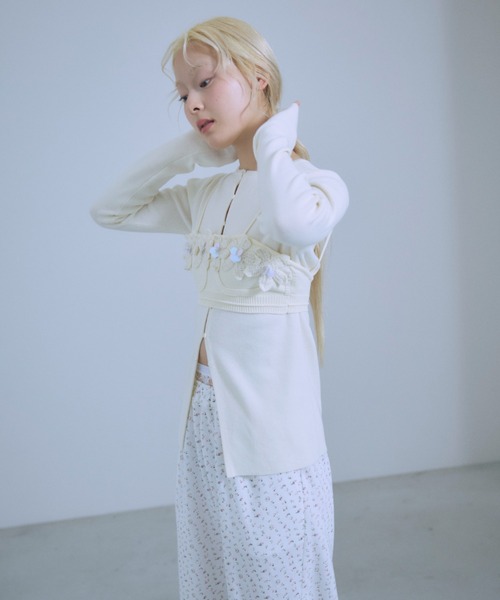 EN NEUME(エンノイム)の「Multi-button 2Way Knit(ニット/セーター・レディース・レッド/アイボリー/ブラック・FREE)」の5枚目の写真