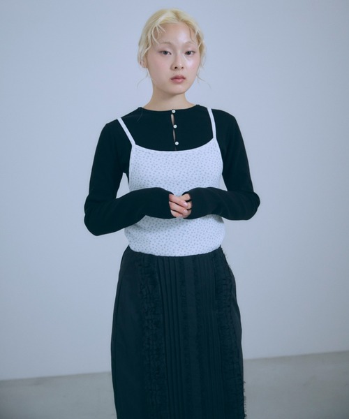 EN NEUME(エンノイム)の「Multi-button 2Way Knit(ニット/セーター・レディース・レッド/アイボリー/ブラック・FREE)」の16枚目の写真