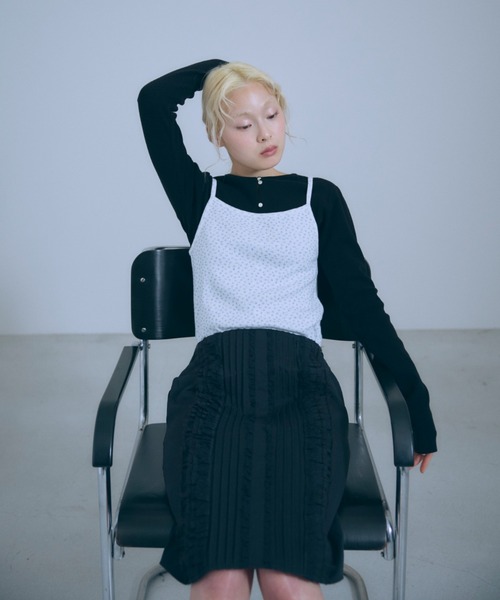 EN NEUME(エンノイム)の「Multi-button 2Way Knit(ニット/セーター・レディース・レッド/アイボリー/ブラック・FREE)」の14枚目の写真