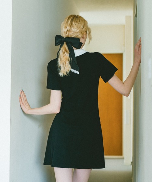 idem(イデム)の「lady classic gather onepiece / デザインカラーギャザーワンピース(ワンピース・レディース・チャコールグレー/ブラック・FREE)」の5枚目の写真