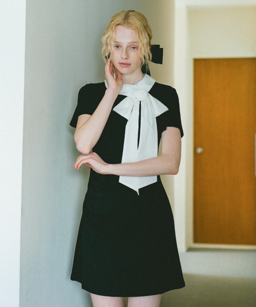 idem(イデム)の「lady classic gather onepiece / デザインカラーギャザーワンピース(ワンピース・レディース・チャコールグレー/ブラック・FREE)」の9枚目の写真
