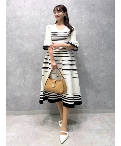 CELFORD（セルフォード）の「【洗える】ベルスリーブホールガーメントワンピース（ワンピース・レディース・その他/イエロー/ネイビー・36/38）」の4枚目の写真