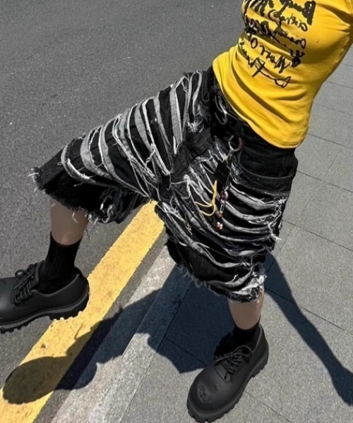 lilful(リルフル)の「【26年春夏新作】クラッシュダメージ加工七分丈ハーフデニムパンツ(デニムパンツ・メンズ・ブラック・M)」の15枚目の写真