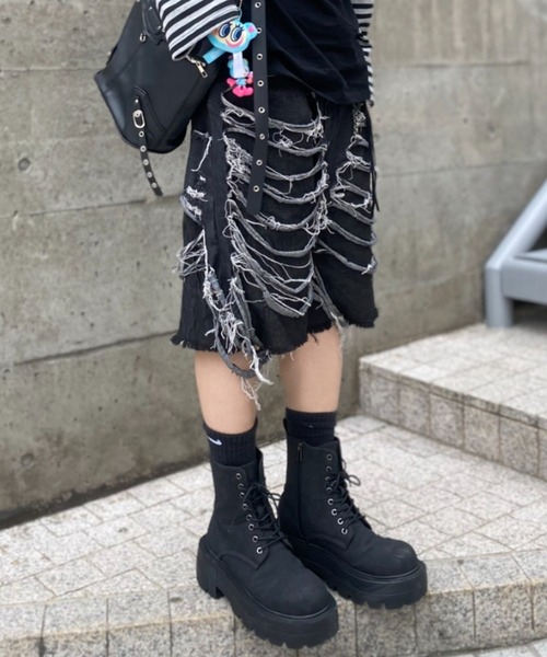 lilful(リルフル)の「【26年春夏新作】クラッシュダメージ加工七分丈ハーフデニムパンツ(デニムパンツ・メンズ・ブラック・M)」の3枚目の写真