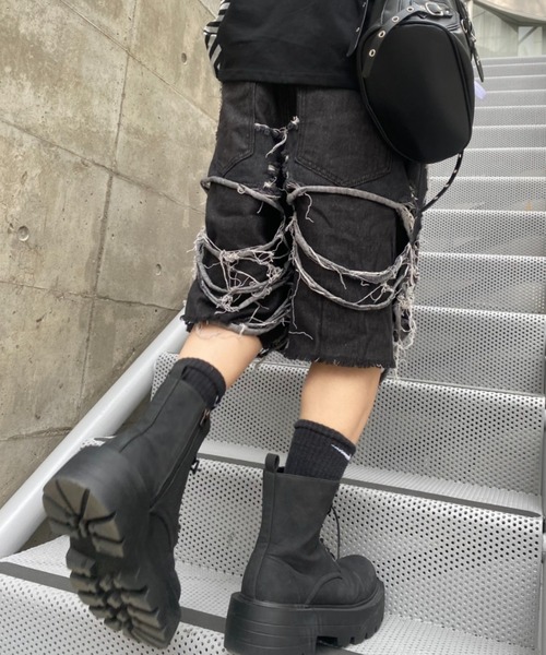 lilful(リルフル)の「【26年春夏新作】クラッシュダメージ加工七分丈ハーフデニムパンツ(デニムパンツ・メンズ・ブラック・M)」の4枚目の写真