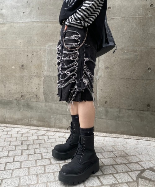 lilful(リルフル)の「【26年春夏新作】クラッシュダメージ加工七分丈ハーフデニムパンツ(デニムパンツ・メンズ・ブラック・M)」の2枚目の写真