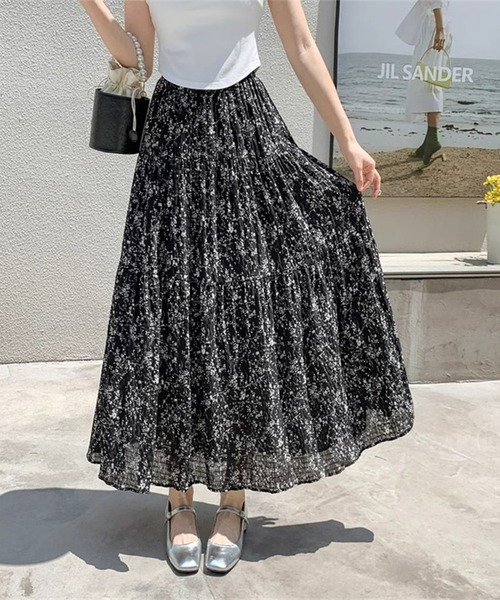 &soiree(アンドソワレ)の「シアー花柄ティアードスカート(スカート・レディース・ブラック/オフホワイト・X-LARGE/LARGE/MEDIUM/SMALL)」の2枚目の写真