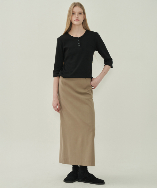 MOTT(モット)の「エッセンシャルスリットロングスカート - ベージュ(スカート・レディース・その他・SMALL/MEDIUM)」の2枚目の写真