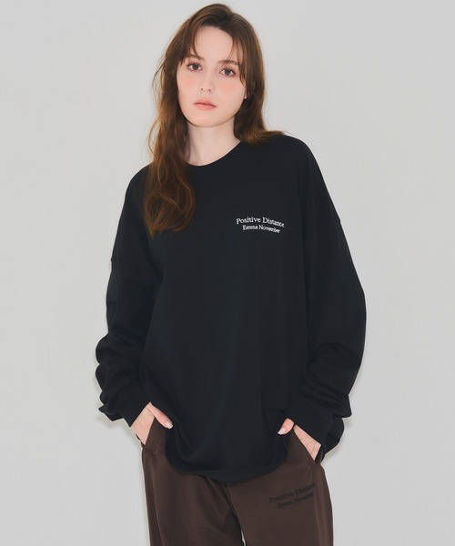EMMA NOVEMBER (エマノーヴェンバー)の「Embroidery ビッグシルエット ロングスリーブ Tシャツ(Tシャツ/カットソー・メンズ・ホワイト/ブラック・2/1)」の8枚目の写真