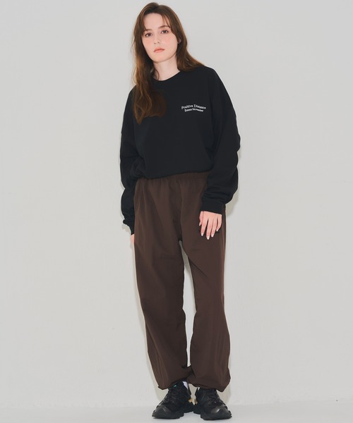 EMMA NOVEMBER (エマノーヴェンバー)の「Embroidery ビッグシルエット ロングスリーブ Tシャツ(Tシャツ/カットソー・メンズ・ホワイト/ブラック・2/1)」の16枚目の写真