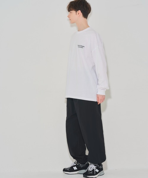 EMMA NOVEMBER (エマノーヴェンバー)の「Embroidery ビッグシルエット ロングスリーブ Tシャツ(Tシャツ/カットソー・メンズ・ホワイト/ブラック・2/1)」の22枚目の写真
