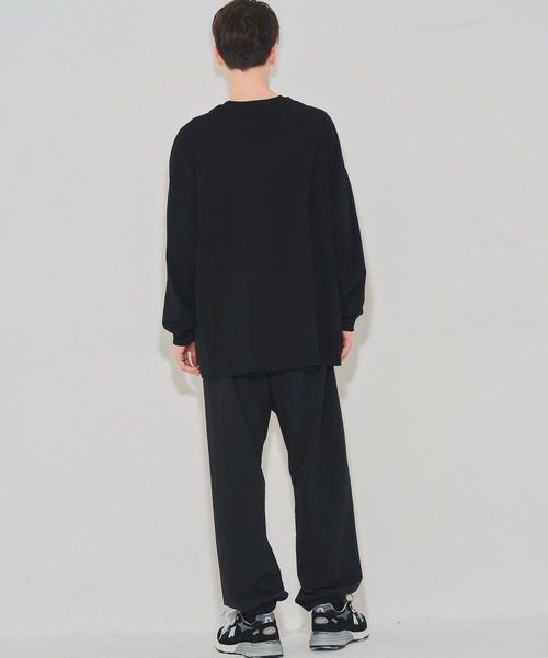 EMMA NOVEMBER (エマノーヴェンバー)の「Embroidery ビッグシルエット ロングスリーブ Tシャツ(Tシャツ/カットソー・メンズ・ホワイト/ブラック・2/1)」の12枚目の写真