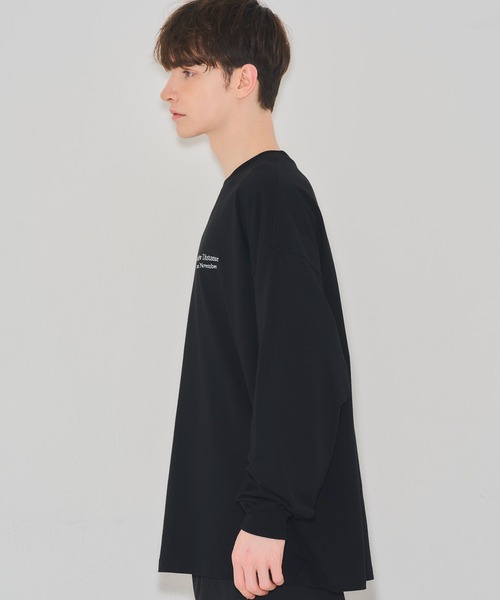 EMMA NOVEMBER (エマノーヴェンバー)の「Embroidery ビッグシルエット ロングスリーブ Tシャツ(Tシャツ/カットソー・メンズ・ホワイト/ブラック・2/1)」の7枚目の写真