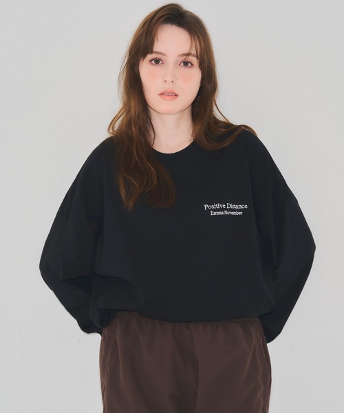EMMA NOVEMBER (エマノーヴェンバー)の「Embroidery ビッグシルエット ロングスリーブ Tシャツ(Tシャツ/カットソー・メンズ・ホワイト/ブラック・2/1)」の11枚目の写真
