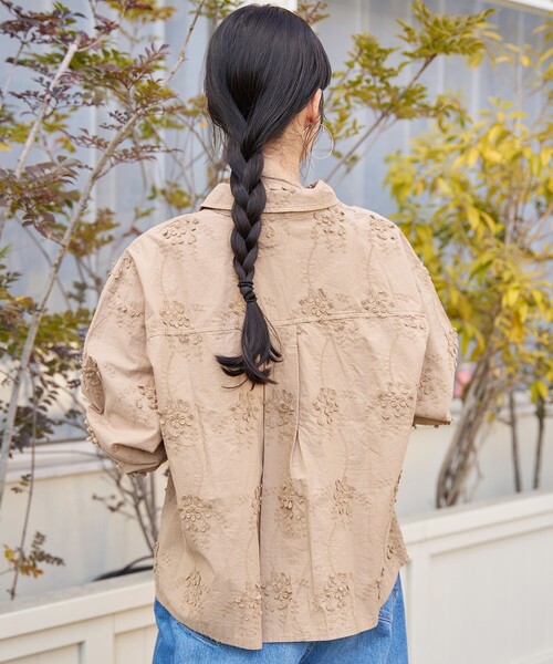 coen(コーエン)の「【再入荷/新色登場】3Dフラワー刺繍 ロングスリーブシャツ(シャツ/ブラウス・レディース・ブラック/ベージュ/ロイヤルブルー・M/L)」の5枚目の写真