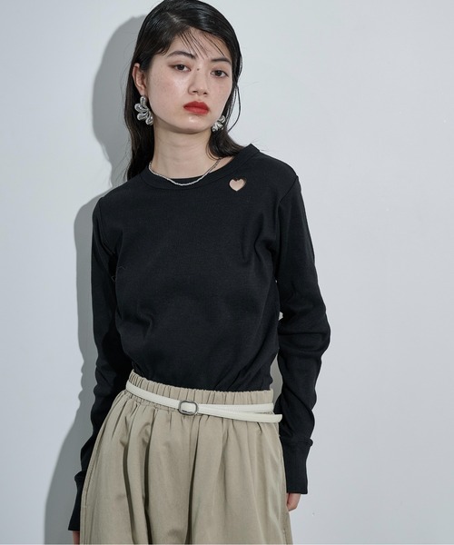 THE YOn（ザヨン）の「ハートパンチングリブロンT（Tシャツ/カットソー・レディース・イエロー/ブラウン/ブラック/オフホワイト・FREE）」の3枚目の写真