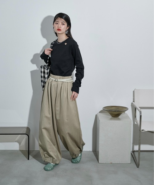 THE YOn（ザヨン）の「ハートパンチングリブロンT（Tシャツ/カットソー・レディース・イエロー/ブラウン/ブラック/オフホワイト・FREE）」の11枚目の写真