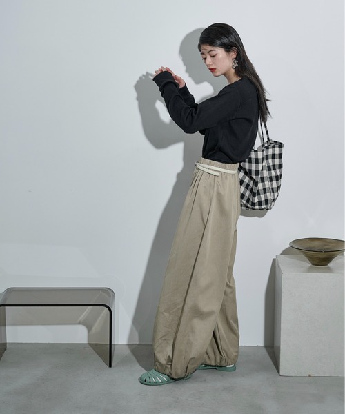 THE YOn（ザヨン）の「ハートパンチングリブロンT（Tシャツ/カットソー・レディース・イエロー/ブラウン/ブラック/オフホワイト・FREE）」の13枚目の写真