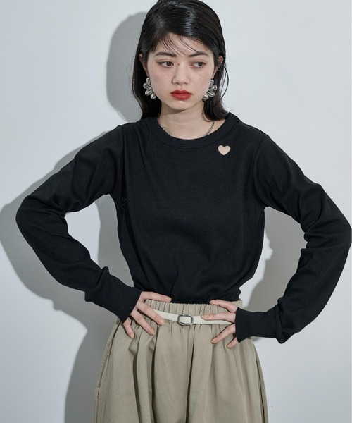 THE YOn（ザヨン）の「ハートパンチングリブロンT（Tシャツ/カットソー・レディース・イエロー/ブラウン/ブラック/オフホワイト・FREE）」の5枚目の写真