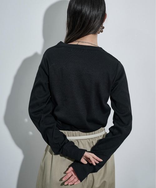 THE YOn（ザヨン）の「ハートパンチングリブロンT（Tシャツ/カットソー・レディース・イエロー/ブラウン/ブラック/オフホワイト・FREE）」の9枚目の写真
